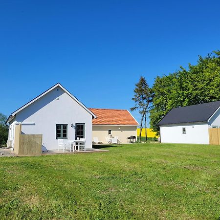 Litet Hus I Mysig By Naera Havet Villa Ystad Exteriör bild
