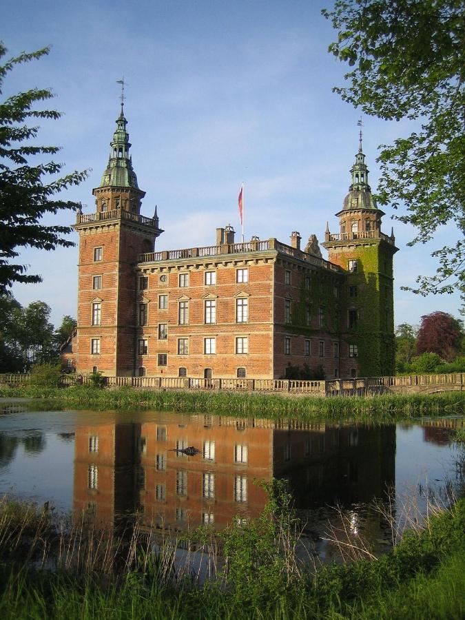 Litet Hus I Mysig By Naera Havet Villa Ystad Exteriör bild