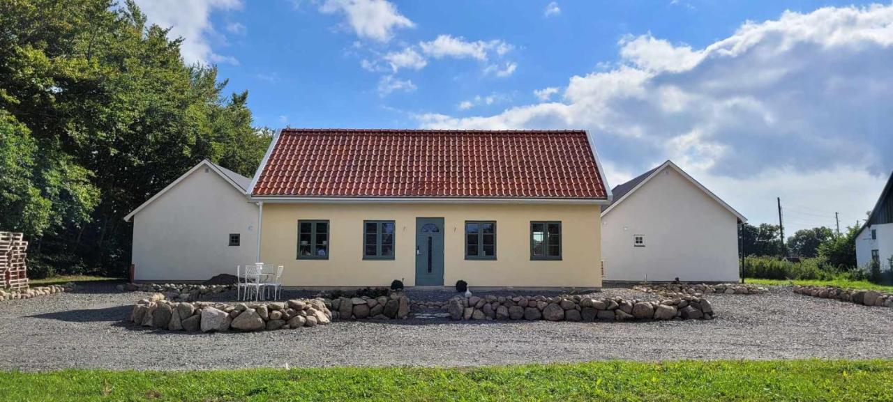 Litet Hus I Mysig By Naera Havet Villa Ystad Exteriör bild
