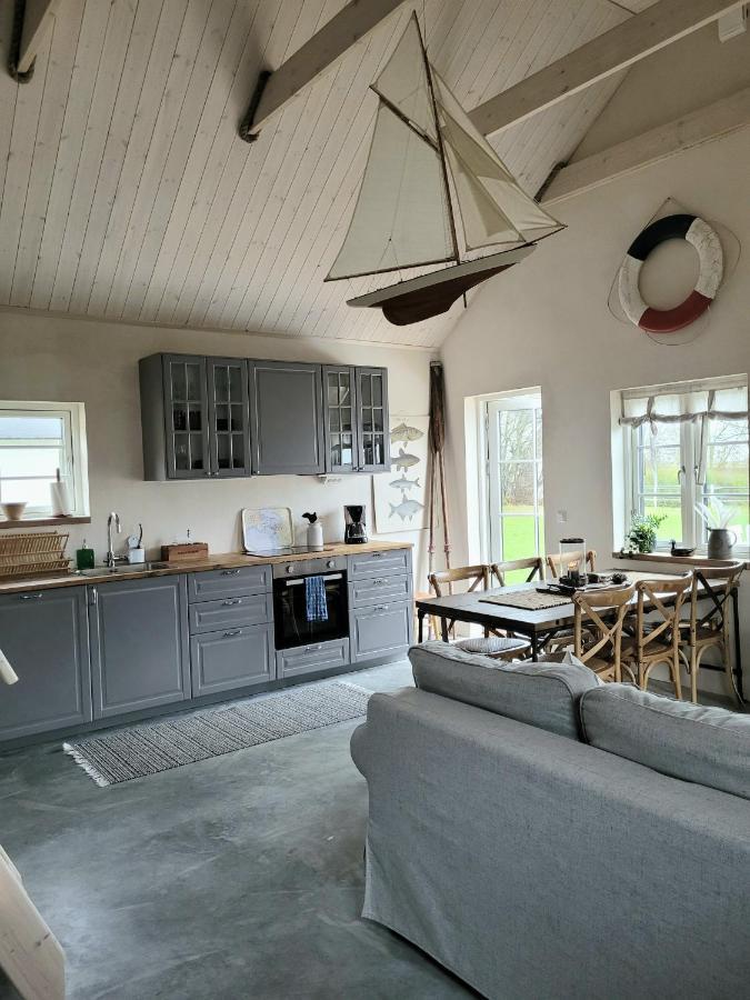 Litet Hus I Mysig By Naera Havet Villa Ystad Exteriör bild