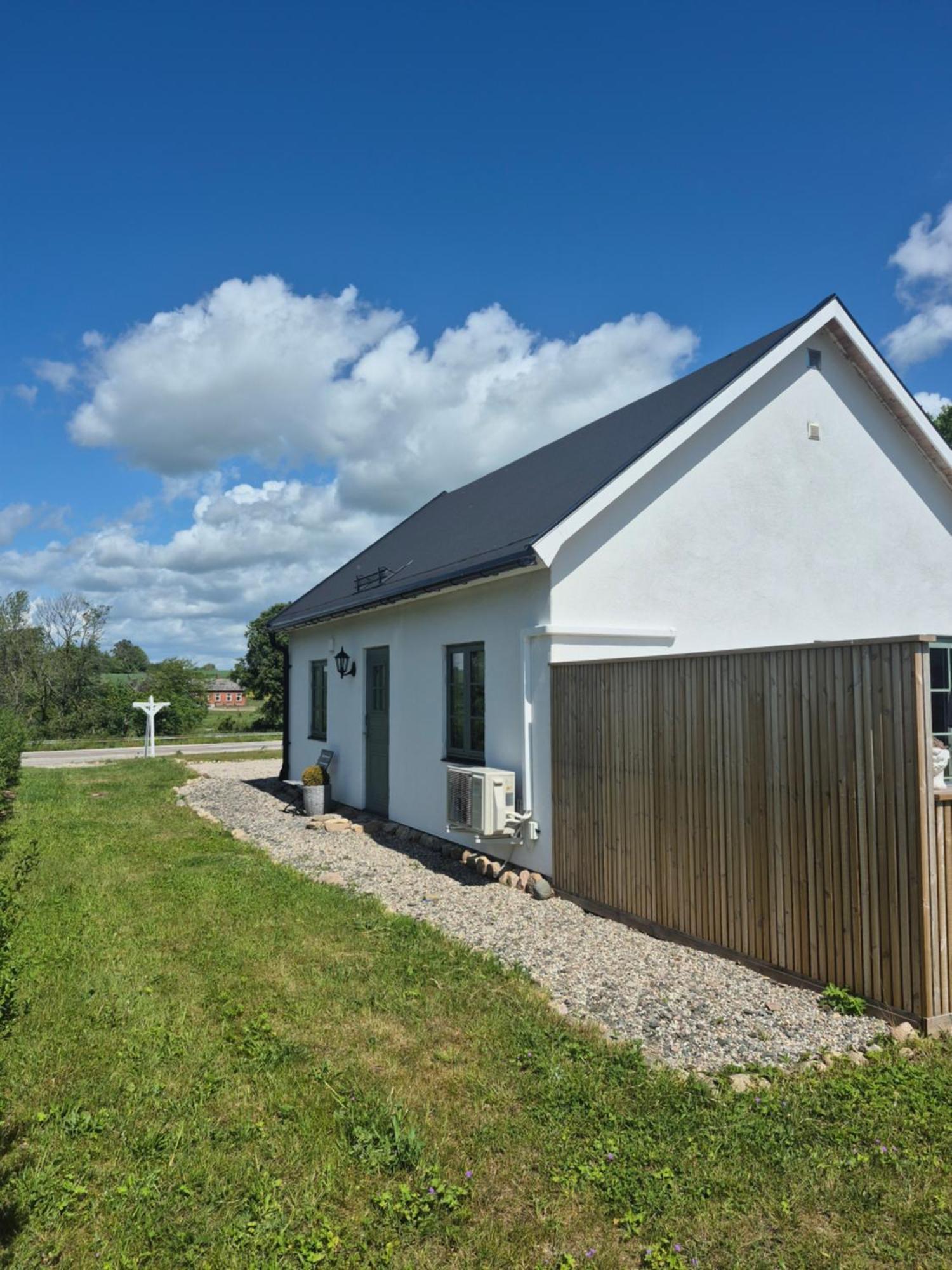 Litet Hus I Mysig By Naera Havet Villa Ystad Exteriör bild