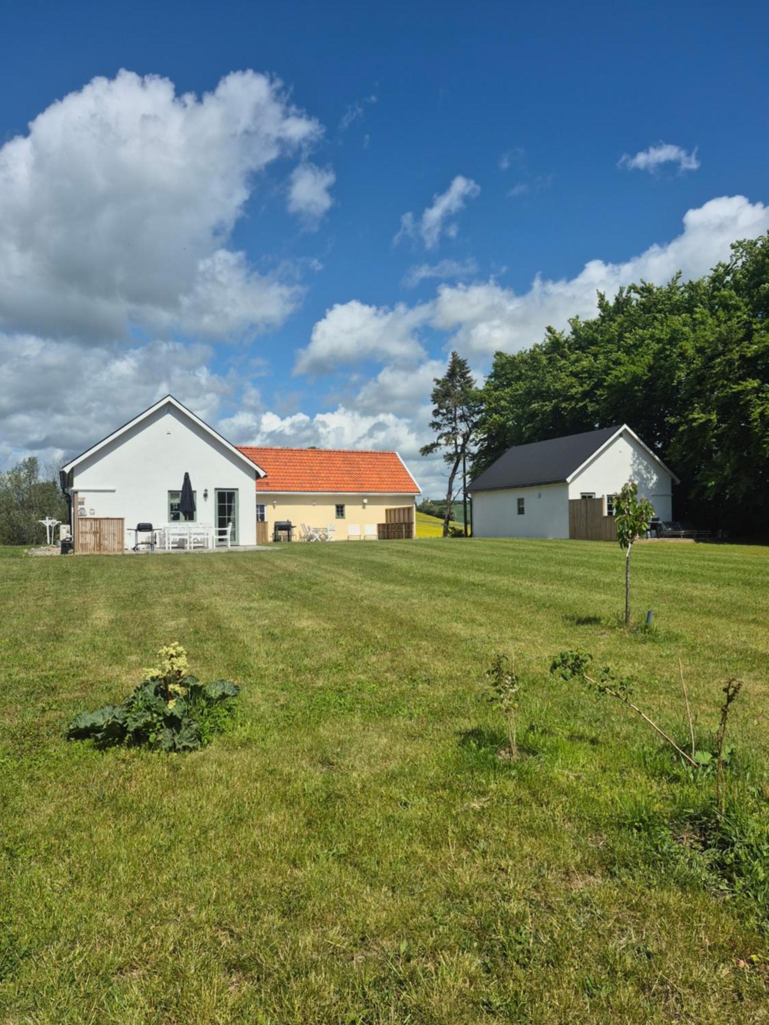 Litet Hus I Mysig By Naera Havet Villa Ystad Exteriör bild